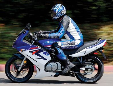 2008-Suzuki-GS500F-Motorcycle-Test-Stermer-011.jpg
