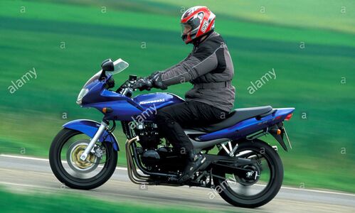 Engine-cycle-sports-motor-cycle-sporttourer-kawasaki-zr-7s-blue-model-B4DYPE.jpg