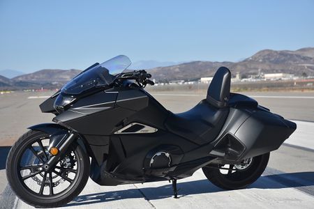 Hondas-nm4-motorcycle-is-less-visionary-than-the-new-prius-review.jpg